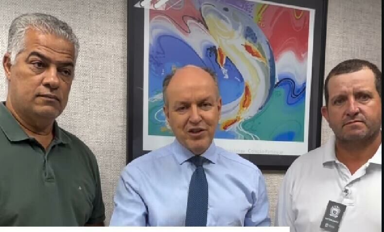 Imagem de compartilhamento para o artigo Vereadores de Figueirão visitam gabinete de Junior Mochi e solicitam materiais esportivos para o município da MS Todo dia